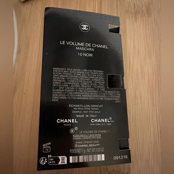 CHANEL Authentic Nior mini mascara in black - Picture 3 of 3